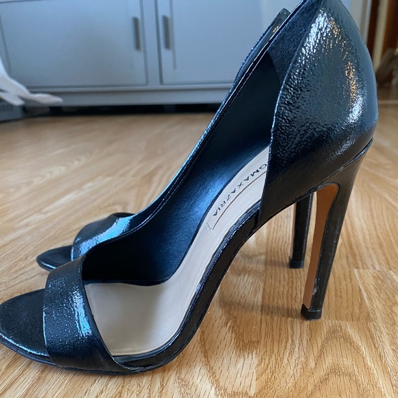 BCBG MAX AZRIA JIVE heels like new never worn - Picture 8 of 9